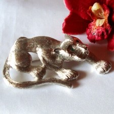 Schöne Pierre Lang Panther Brosche versilbert mit Steinchen / ev 227(62)