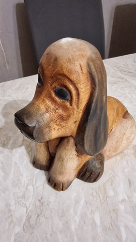 Handgeschnitzte holzfigur hund - handgeschnitzte,