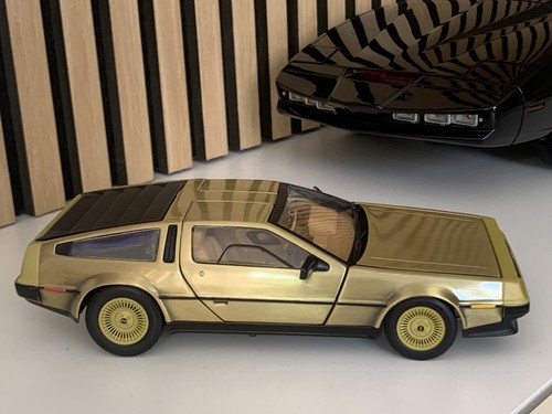 Rare golden delorean - golden,