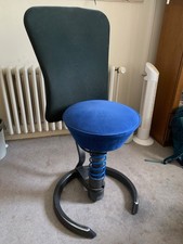 blauer Swopper mit schwarzer Rückenlehne, sehr guter Zustand