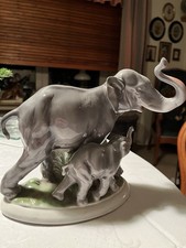 Elefantenkuh mit Nachwuchs Porzellanfigur makelloser Zustand