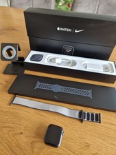 Apple Watch Series 5 Nike 40mm Space Grau Aluminiumgehäuse mit Anthrazit/Schwarz