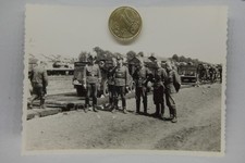 Foto Wehrmacht Soldaten Fahrzeuge werden verladen