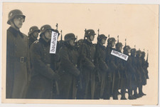 Foto Soldaten Wehrmacht Appell  Stahlhelm Karabiner 2.WK (287n)