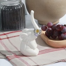 Ringhalter aus Porzellan mit