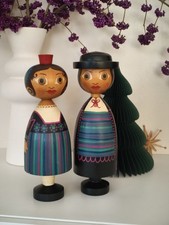 2 große Trachtenpuppen