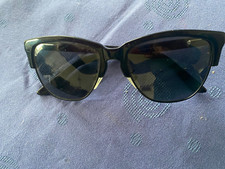 Sonnenbrille, Hawkers, neu, schwarer Rahmen, Kunststoff, 100 % UV-Schutz.