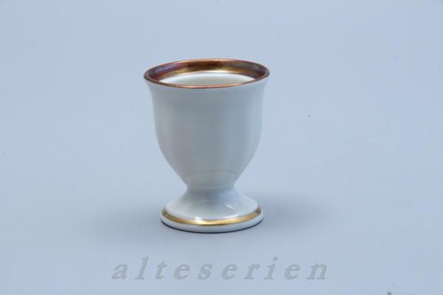 Eierbecher auf fuß - eierbecher,