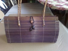 Holz-Damen-Handtasche auberginefarben, natur-Seegrashenkel, Leinenfutter-schwarz