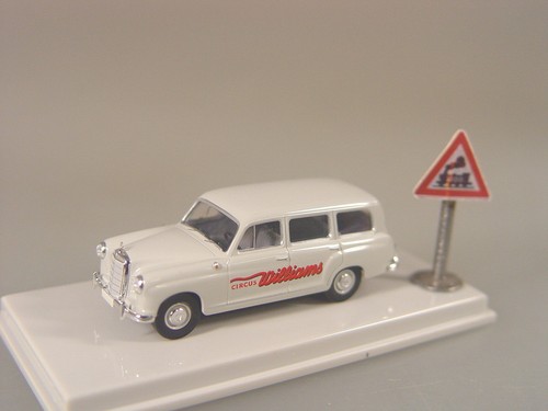 Mercedes 180 kombi circus - 180,