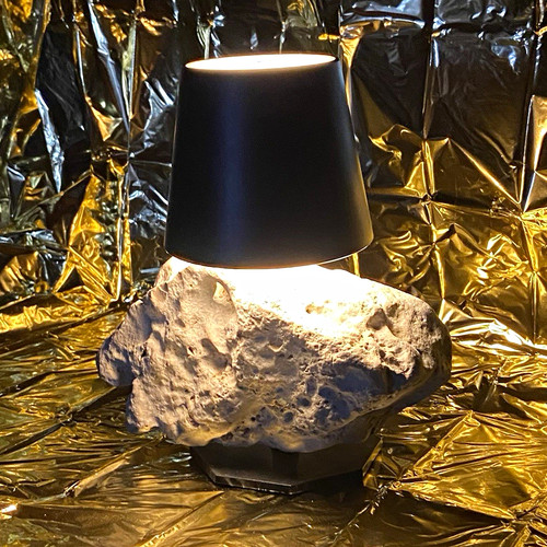 Tischlampe mit grauem