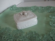 Schmuckdose Keramik mit Rosen-Ornament