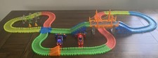 Ontel Magic Tracks Mega Rennbahn Set 2 LED Race Cars glow in the dark 5,5m