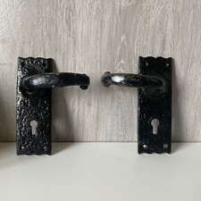 Paar gebogene Eisenhebelgriffe