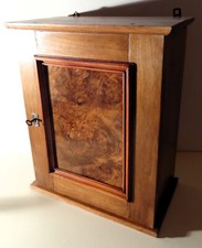 dekorativer Wandschrank/Modellschrank Gründerzeit Nussbaum schönes Innenleben