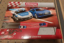 Carrera Digital 143 Action Chase (Polizei Porsche & Audi R8) Komplettset