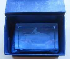 Glasquader Briefbeschwerer
