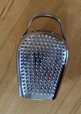 Käsereibe "Cheese please" aus Edelstahl 18/10 von ALESSI Neu!
