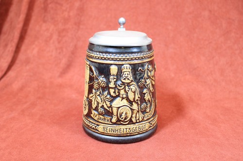 Bierkrug relief reinheitsgebot - bierkrug,