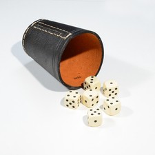 2 Würfelbecher / Knobelbecher