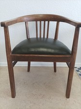 Massiver Holzstuhl à la