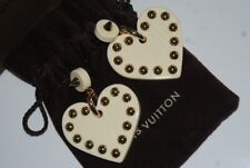 LOUIS VUITTON** peppige Ohrringe mit Herz und Goldnieten Hornlack  Neu m. Karton