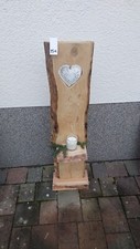 Holzstele mit Herz und Kerze