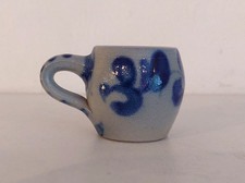 Mini klein Krug Keramik Steingut blau grau Salzbrand ? Salzglasiert ? 4 cm hoch