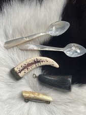 Konvolut tierbezogene Sammlerstücke Taxidermie, Schmuck, Horn, Geweih, Marine