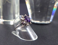 Prachtvoller Ring für Damen, Amethyst und 8 Diamanten auf 14 Karat Weißgold