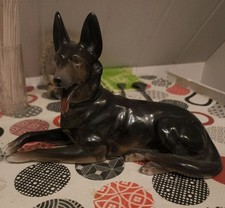 Eine Schöne Hundefigur aus Porzellan aus einer Thüringen Manufaktur