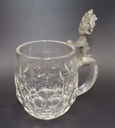 Alter bierkrug aus glas ohne - bierkrug,