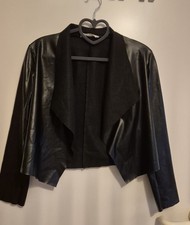 Strickjacke aus Öko-Leder für das Mädchen.