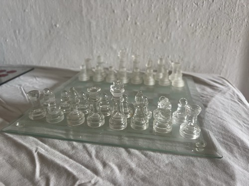 Schachbrett mit figuren aus - schachbrett,