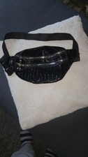 Schwarze Lack Bauchtasche