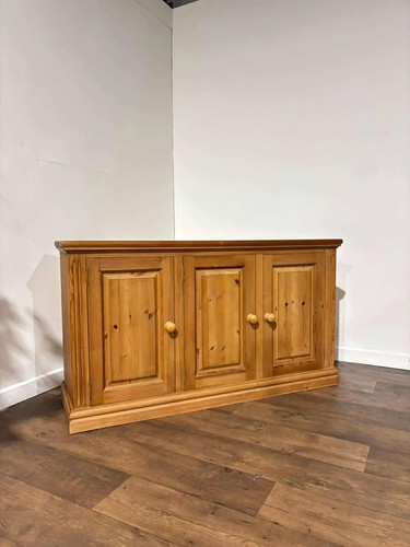 Moderner dreitüriger schrank - moderner,
