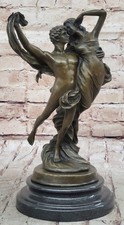 Elegant Bronze Statue Liebende