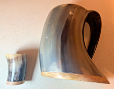 Großer Ochsenhornkrug und ein