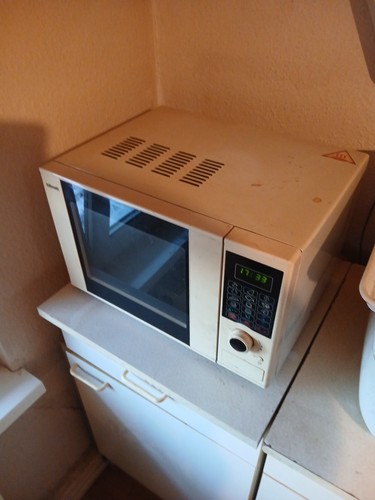 Mikrowelle und brotbackautomat - und,