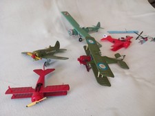 Modellflugzeuge f. H0 1:87, Plastik u. Metall, zum basteln, Hangar / Flugplatz