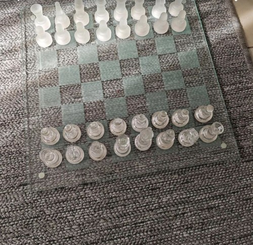 Schachspiel...Damenspiel