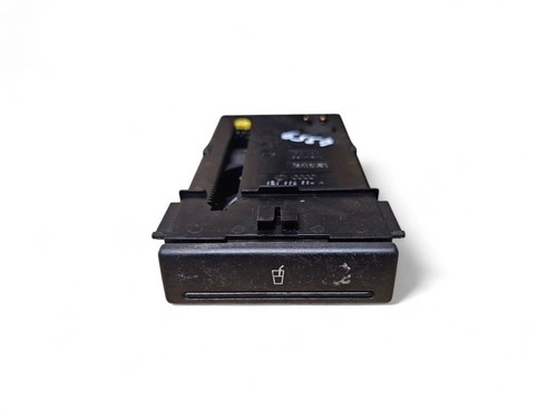 Audi 2005 becherhalter - audi,