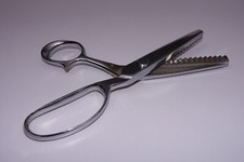 Zackenschere . Stoffschere . Textilschere . Zickzack-Schere . Schneiderschere