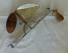 Passiergerät Flotte Lotte Fleissiges Lieschen mit Holzgriff für Sieb - Museum