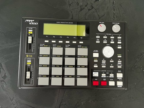 Akai mpc1000 sampling machine - akai,