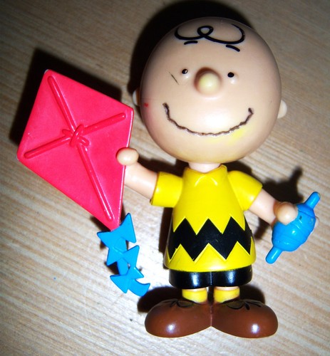 Charlie brown figur mit - mit, rotem