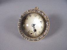 Alte kleine Pendeluhr aus Glas