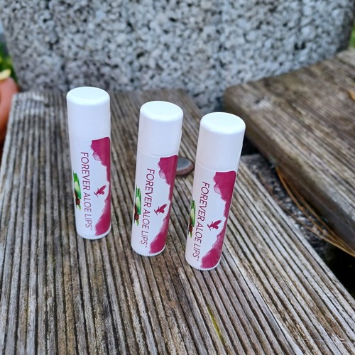 Lips forever living - forever,