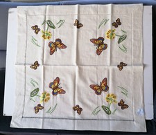 Handgestickte Tischdecke