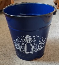 blauer Emaille-Eimer aus DDR-Zeiten